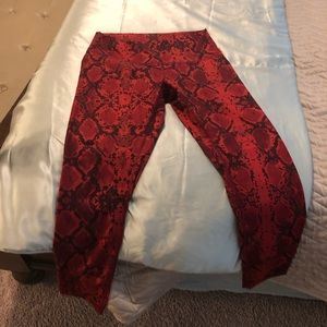 Lululemon cropped pants